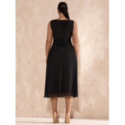 Robe longue grandes tailles près du corps | Noir et fleurs | FeelFine